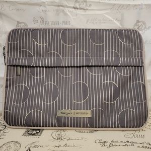 Targus arts edition laptop sleeve